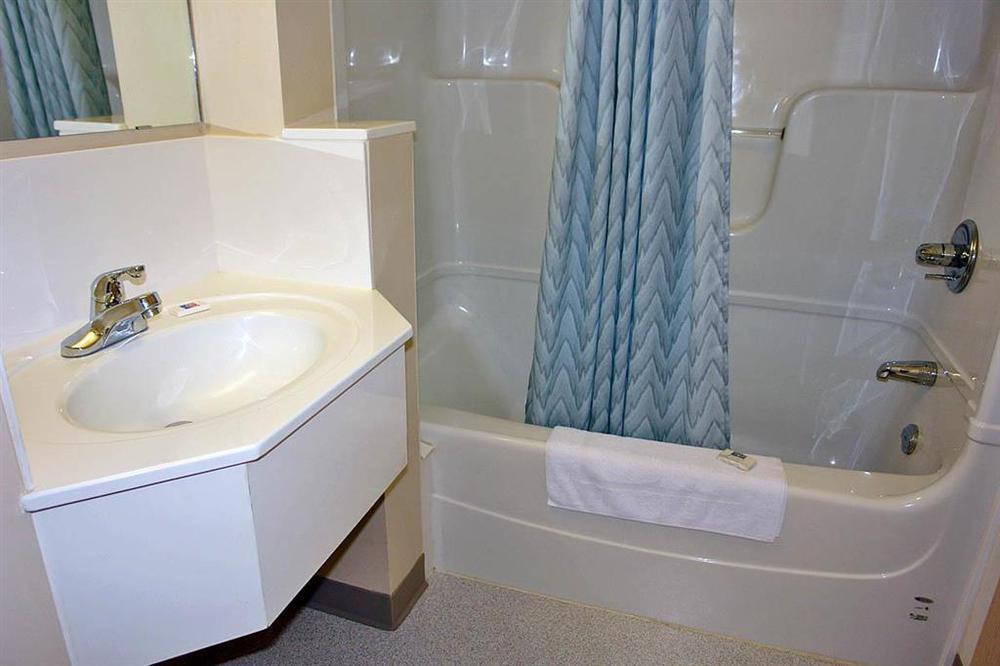 Motel 6-Saskatoon, Sk שירותים תמונה
